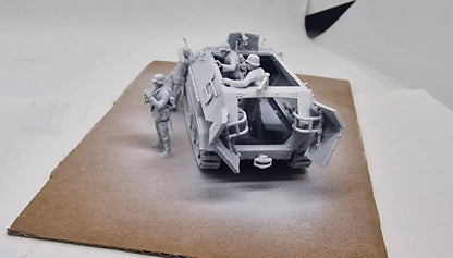 Sd.Kfz. 251/1 Ausf. B 1:72 - Resin-Bausatz aus dem 3D-Drucker mit 5 Figuren