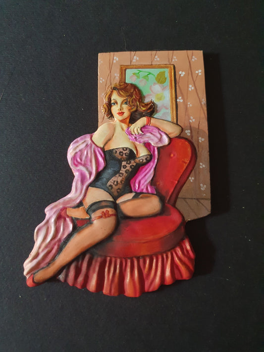 Pin-up 1 - Von Hand gegossenes Keramik-Flachrelief zum Bemalen