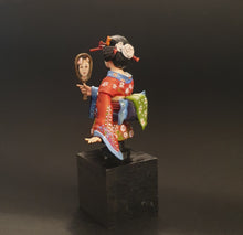 Carica l&#39;immagine nel visualizzatore di Gallery, Geisha allo specchio
